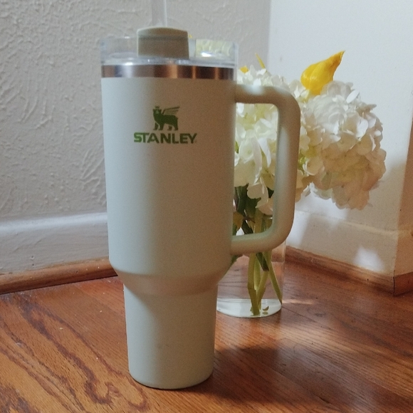 Stanley Green Tumbler 40oz with Handle And Straw - Picture 1 of 7